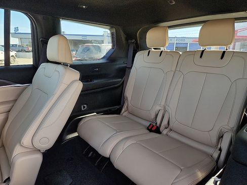 Used 2025 Jeep Grand Cherokee L Limited image 5