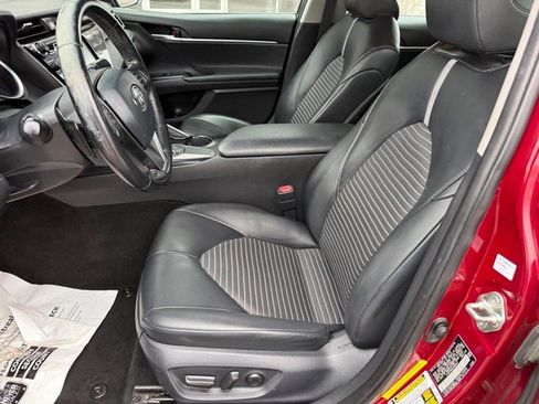 Used 2018 Toyota Camry SE image 16
