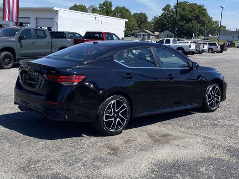 Used 2025 Nissan Sentra SR FWD image 6