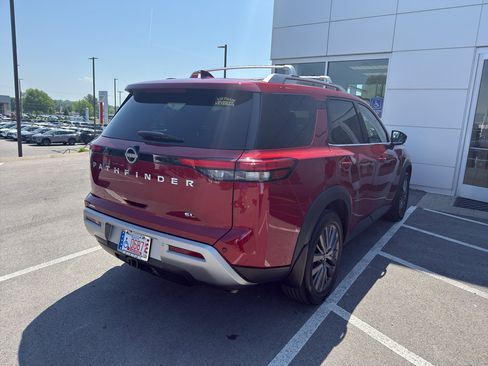 Certified 2024 Nissan Pathfinder SL w/ SL Premium Package FWD image 4