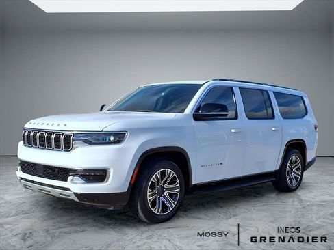 Used 2024 Jeep Wagoneer L Series II w/ Flexible Seating Group image 3