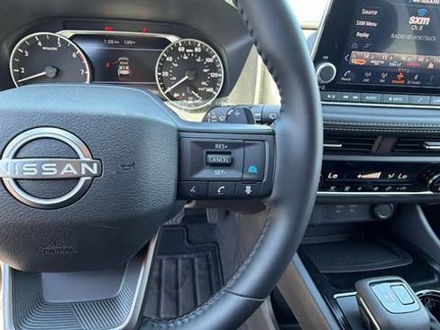 Used 2025 Nissan Rogue SV AWD/4WD image 28