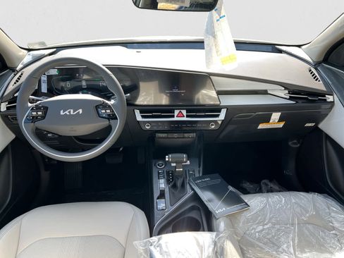 New 2025 Kia Niro EX image 12