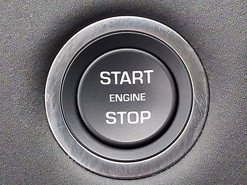 Certified 2025 Land Rover Discovery S image 17