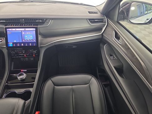 Used 2025 Jeep Grand Cherokee L Limited RWD image 15
