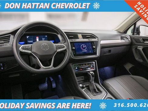 Used 2023 Volkswagen Tiguan SE w/ Panoramic Sunroof Package image 25