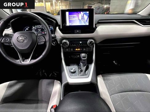 Used 2025 Toyota RAV4 XLE w/ Convenience Package image 16
