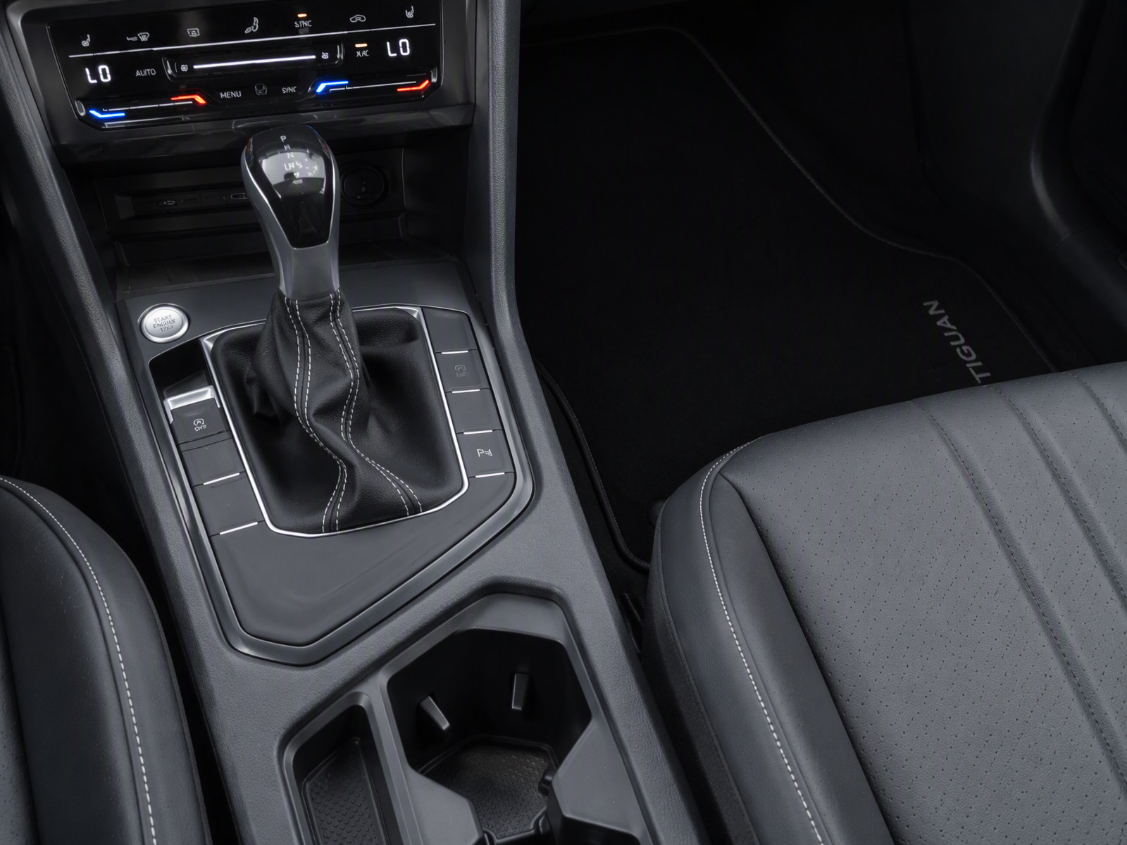 Used 2024 Volkswagen Tiguan SE R-Line FWD image 18