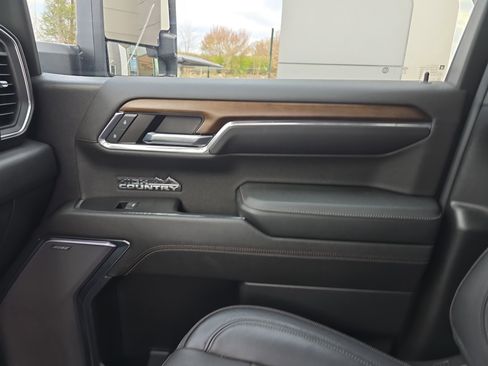 Used 2024 Chevrolet Silverado 1500 High Country w/ High Country Premium Package AWD/4WD image 25