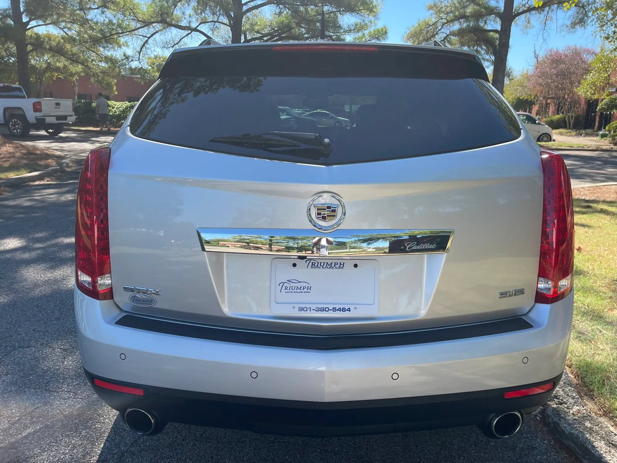 Used 2012 Cadillac SRX Luxury FWD image 4