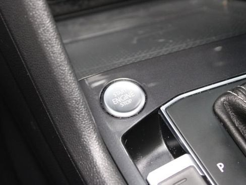 Used 2021 Volkswagen Tiguan SE w/ Panoramic Sunroof Package FWD image 14