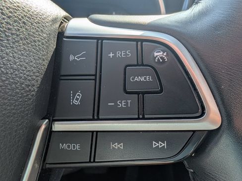 Used 2023 Toyota Highlander XSE FWD image 18