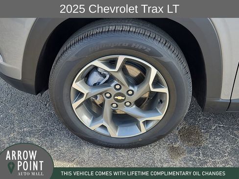 Used 2025 Chevrolet Trax LT image 16