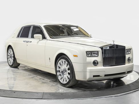 Used 2004 Rolls-Royce Phantom Sedan RWD image 9