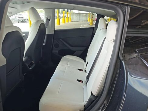 Used 2024 Tesla Model Y Long Range RWD image 4