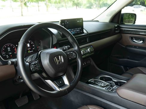 Used 2025 Honda Pilot Elite image 16