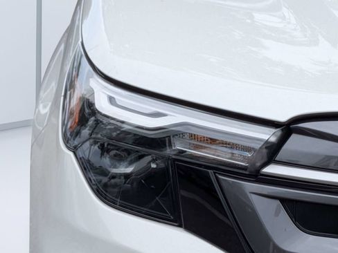 Used 2025 Subaru Forester Premium w/ Convenience Package #1 AWD/4WD image 12