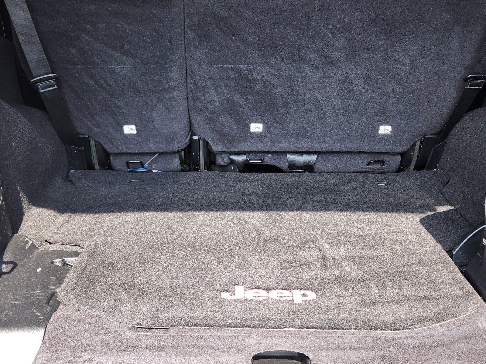 Used 2012 Jeep Wrangler Unlimited Sahara AWD/4WD image 21