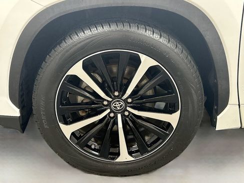Used 2022 Toyota Highlander XSE FWD image 30