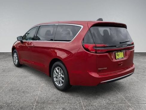 New 2027 Chrysler Pacifica Select FWD image 8