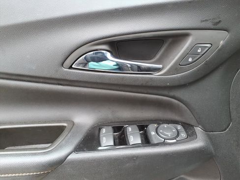 Used 2023 Chevrolet Equinox Premier image 13