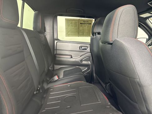 Used 2025 Nissan Frontier PRO-4X image 24