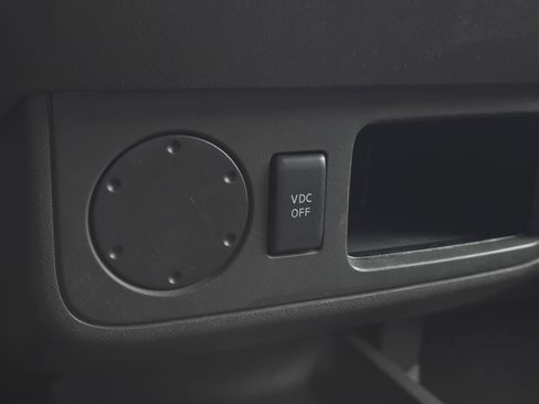 Used 2011 Nissan Frontier SV image 29