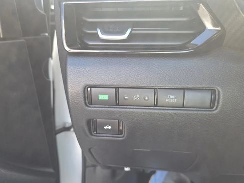 Used 2024 Nissan Sentra SV FWD image 23
