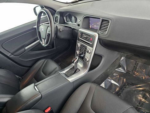Used 2018 Volvo V60 T5 Cross Country w/ Convenience Package image 11
