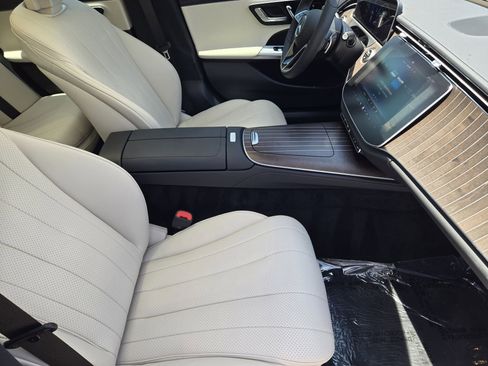 Used 2025 Mercedes-Benz E 350 Sedan image 14