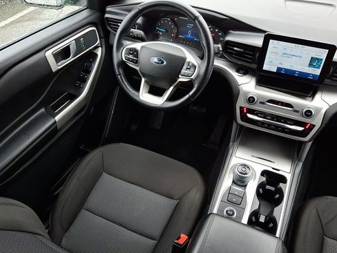 Certified 2022 Ford Explorer XLT w/ Class IV Trailer Tow Package image 14