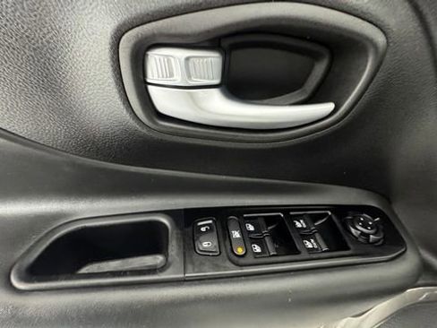 Used 2020 Jeep Renegade Limited AWD/4WD image 19