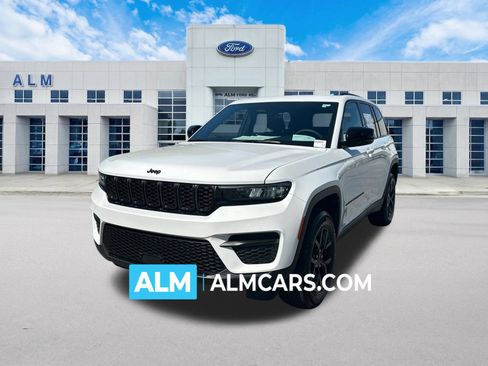 Used 2025 Jeep Grand Cherokee Altitude AWD/4WD image 1