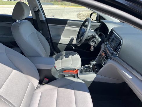 Used 2017 Hyundai Elantra SE w/ Cargo Package image 34
