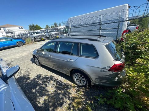 Used 2016 Volkswagen Golf S FWD image 6
