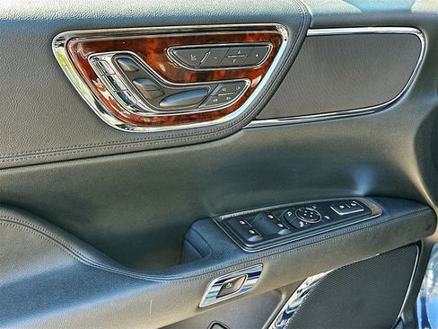 Used 2017 Lincoln Continental Reserve image 18