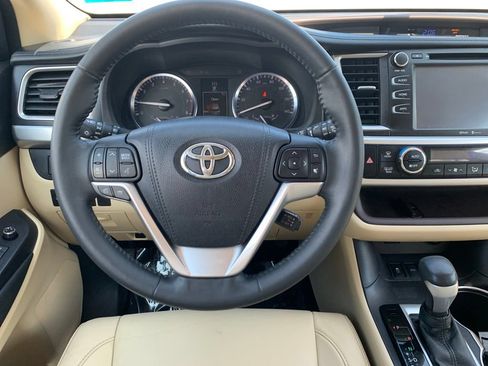Used 2015 Toyota Highlander XLE AWD/4WD image 8