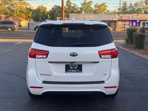 Used 2018 Kia Sedona SX FWD image 5