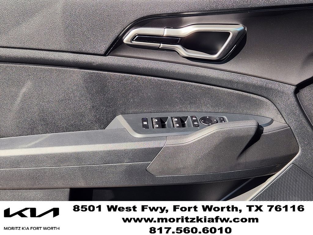 New 2026 Kia Sportage LX w/ LX Convenience Package FWD image 16