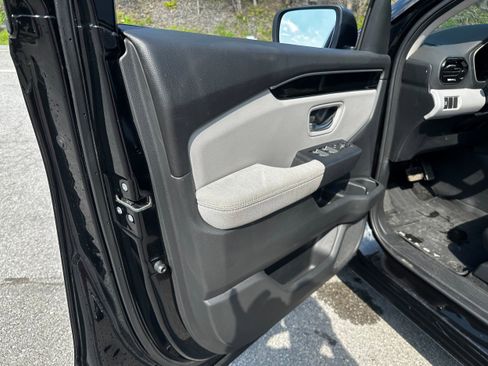 Used 2023 Honda Pilot LX image 29