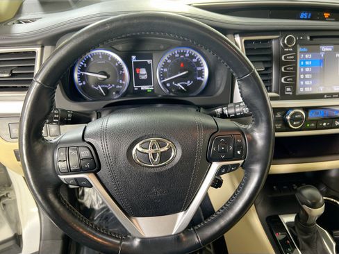 Used 2018 Toyota Highlander Limited Platinum image 11