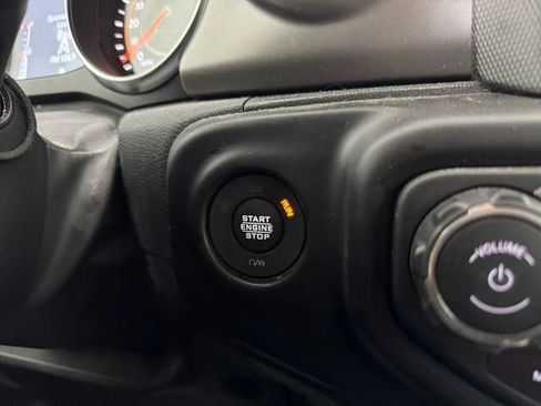 Used 2022 Jeep Gladiator Willys image 24