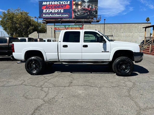 Used 2004 Chevrolet Silverado 2500 LT w/ Skid Plate Package AWD/4WD image 7