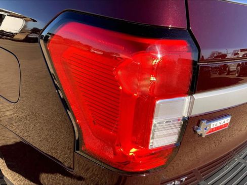 Used 2024 Ford Expedition Max XLT image 31