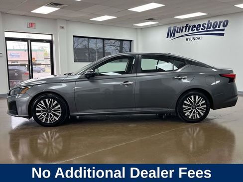 Used 2024 Nissan Altima 2.5 SV FWD image 9