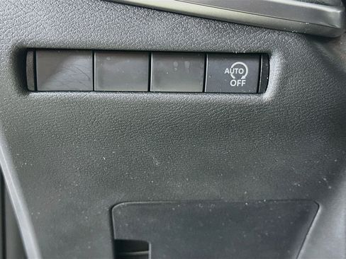 Used 2025 Nissan Kicks S FWD image 17