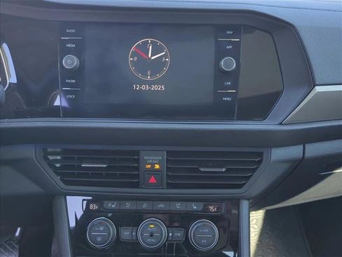 Used 2021 Volkswagen Jetta SEL Premium image 13