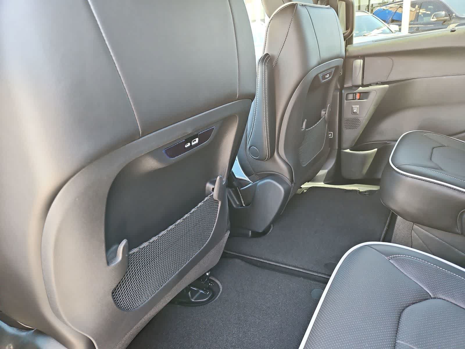 New 2026 Chrysler Pacifica Limited w/ S Appearance Package AWD/4WD image 18