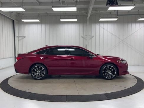 Used 2019 Toyota Avalon Touring w/ Advanced Safety Package FWD image 9