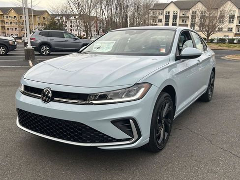 New 2026 Volkswagen Jetta SE image 1